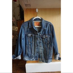 Vintage Levi’s jean jacket (women +men)